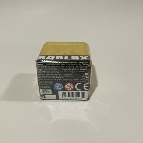 ROBLOX Series 7 New Sealed Celebrity Collection Mystery Figure Yellow - Picture 4 of 4